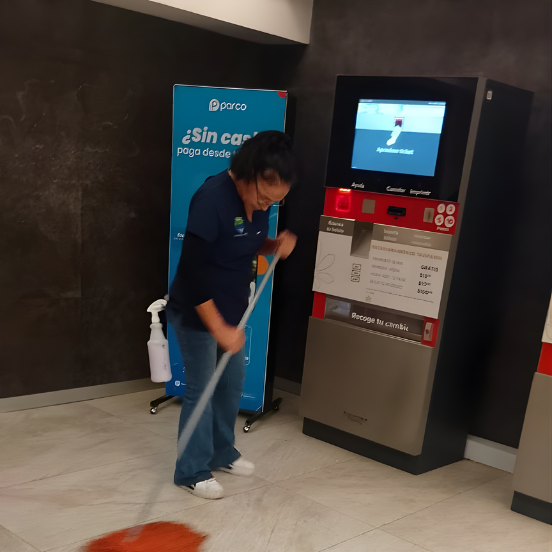 limpieza de plazas comerciales